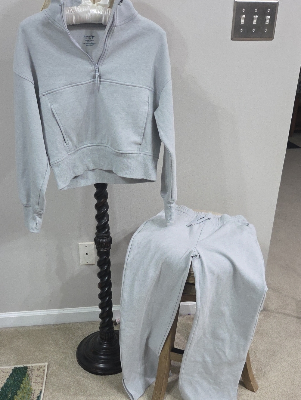 Old Navy Light Gray Kids Matching Sweatshirt and Sweatpants Set